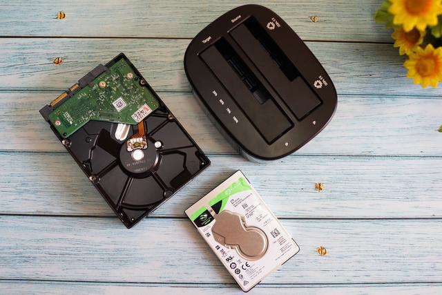 数据互拷高效稳定orico6228us3c硬盘底座评测