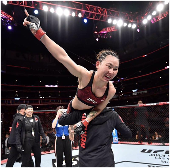 中国女将闫晓楠ufc击溃对手保持8年不败战绩