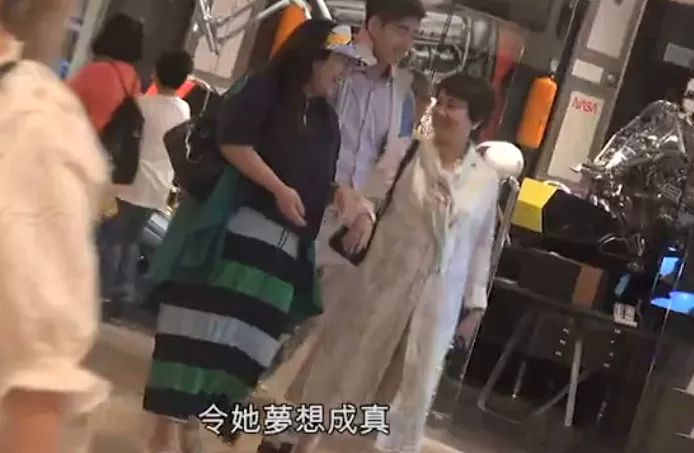 赌王千金何超盈“过大礼”壕无人性,她未来老公也不简单!