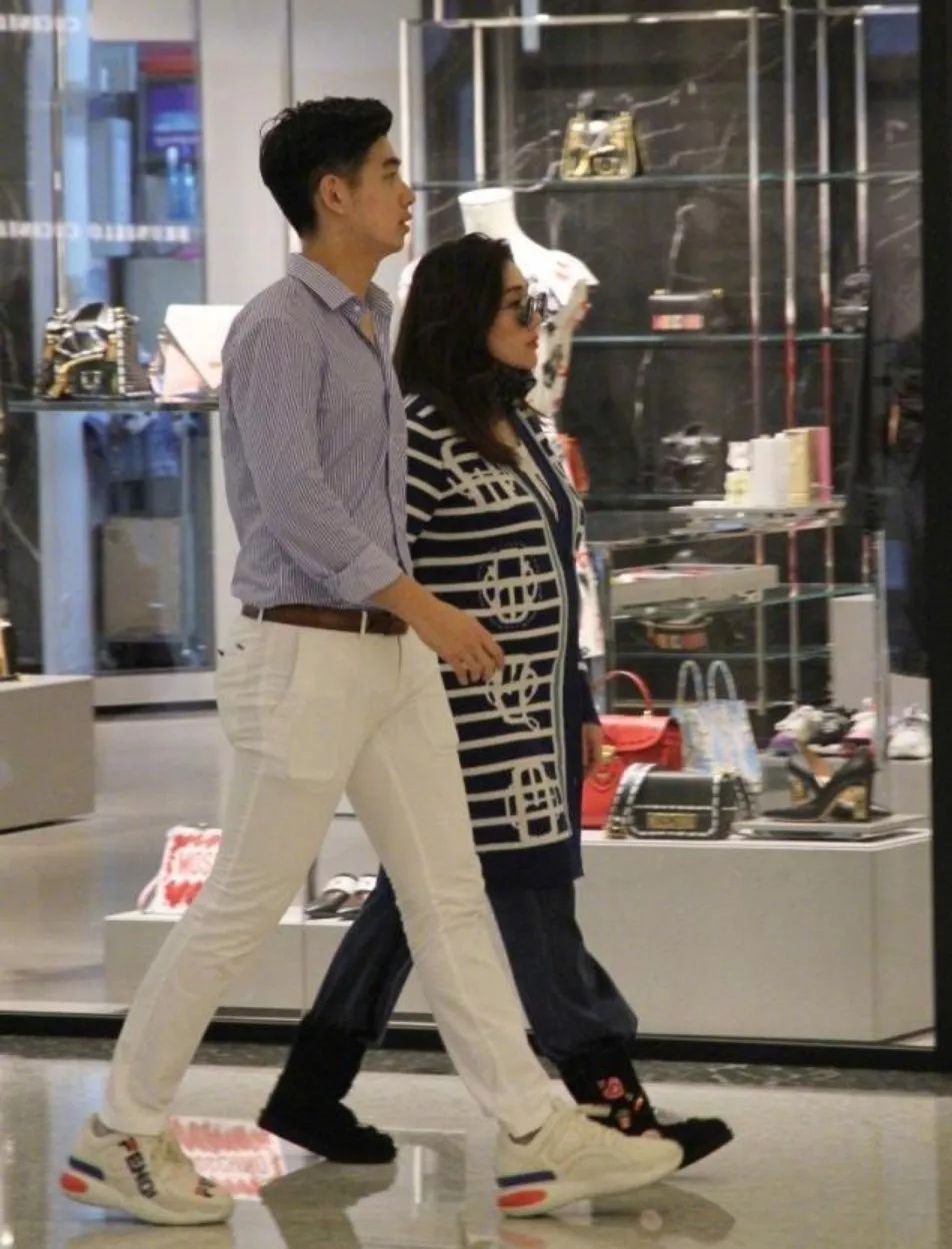赌王千金何超盈“过大礼”壕无人性,她未来老公也不简单!