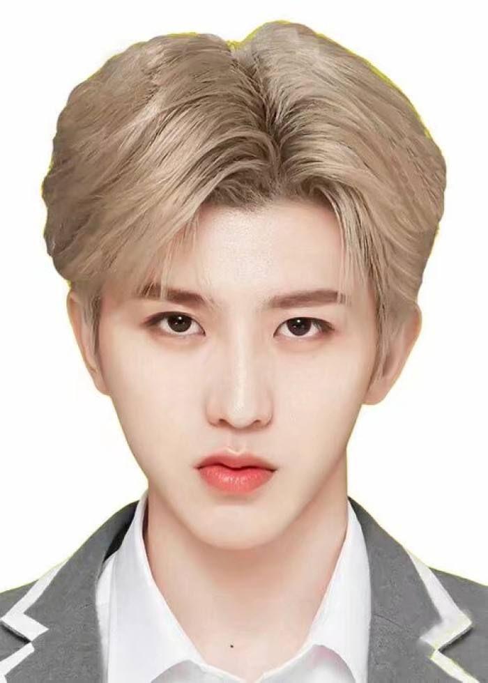 这位大v还举了一个明星粉丝的例子.一个未成年少女粉丝的脑c言行.