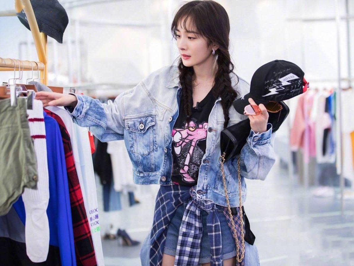 杨幂米兰走秀绿裙子(杨幂米兰衣服品牌)