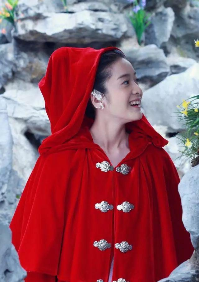张雪迎红衣古装秀,容乐两套都惊艳,馆陶公主最好看!