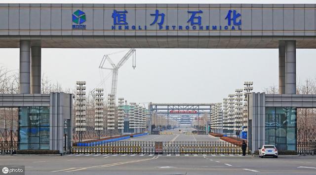 恒力石化地处长兴岛,毗邻大连港,面向秦皇岛港,地理位置优渥,自备配套