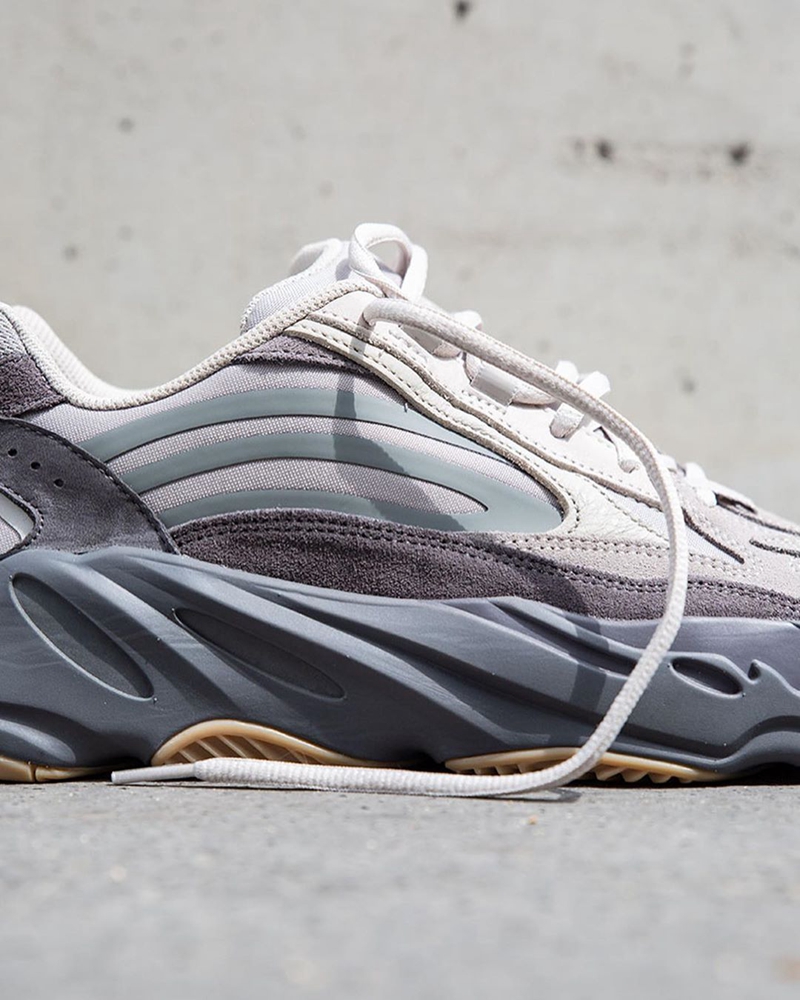 上架7 分钟全码售罄!「火山灰」yeezy 700 v2 会是黑马么?