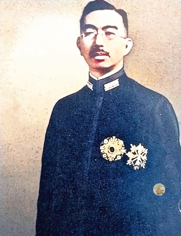 老照片:二战镜头下的日本天皇裕仁,阅兵之景展现彼时日本的疯狂