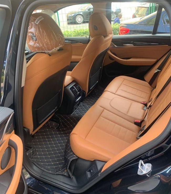 19款宝马x3到店,炭黑车身干邑内饰,2.0t国六动力,没前雾灯!