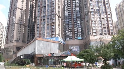 贵阳这个小区不让业主去办房产证?房开: