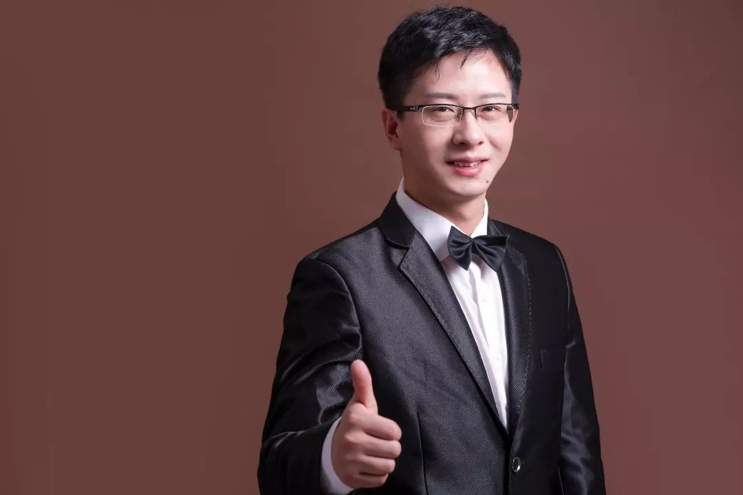 曾任新东方口语讲师,后来的新航道国际教育校长,现在的英语功夫创始人