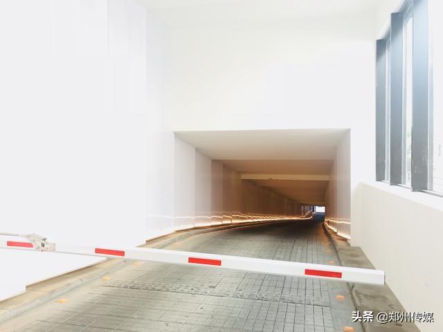 郑州地下停车场设计槽点多坡道陡转弯多