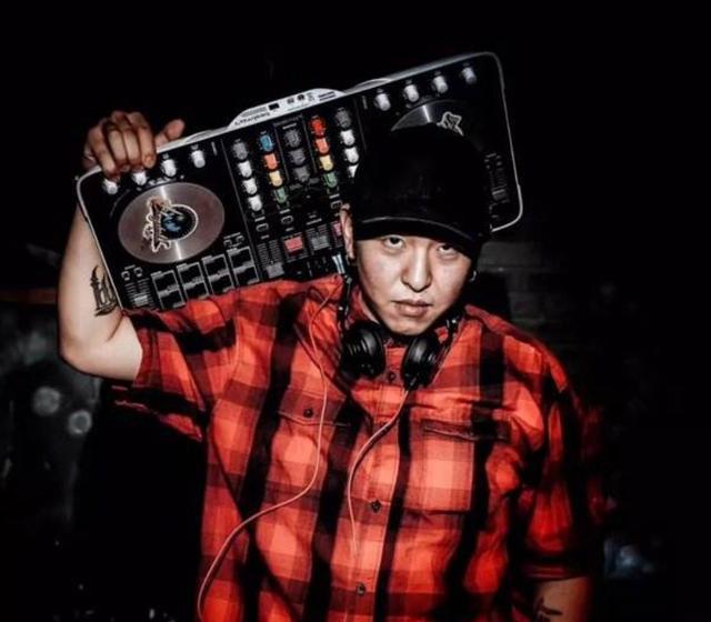 科普| 《这!就是街舞2》最不可或缺的男人:dj李玉龙