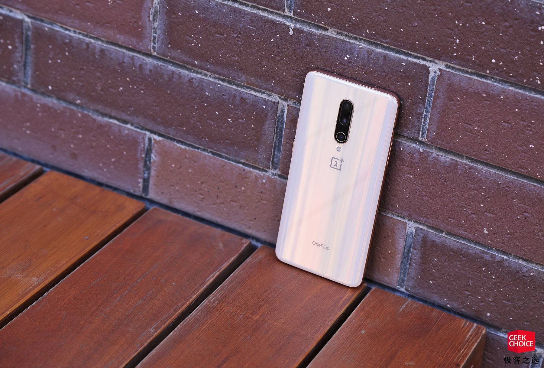 图赏丨一加 7 pro 皓月金配色来了,8gb 256gb 版本独占