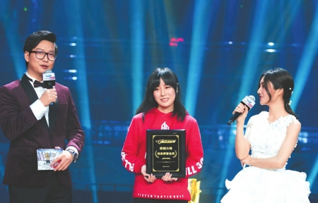 辞去高管职位组战队用积蓄给队员发工资