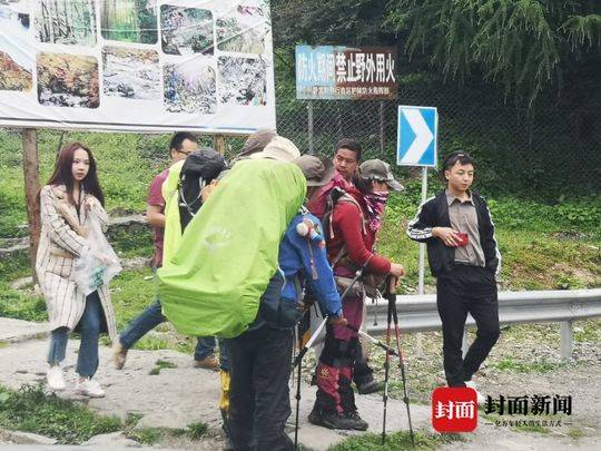 驴友遇难:女驴友穿越卧龙遇难现场:遗体仰卧于陡峭斜坡 穿越事件中提前下山的四名驴友