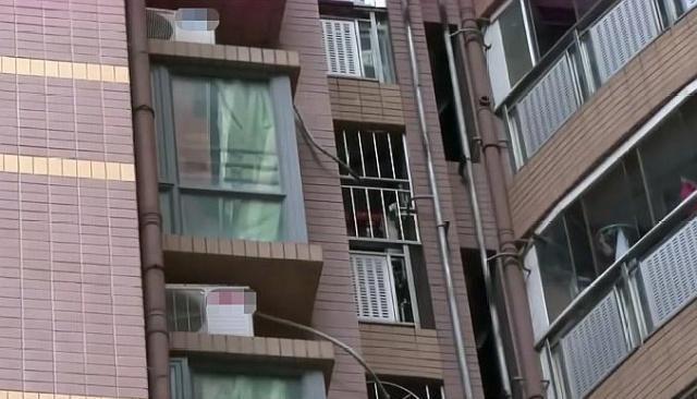 20楼玻璃窗砸伤男童