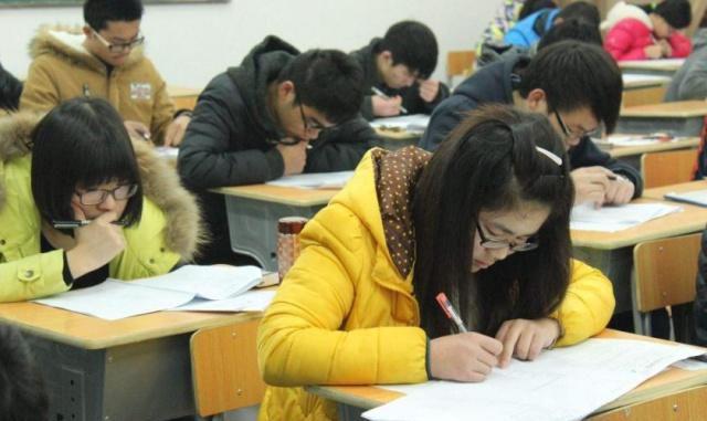 人口多公务多_中国人口多的图片(2)