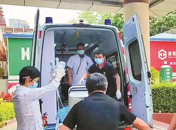 受伤男童从深圳市中医院转到深圳市儿童医院。