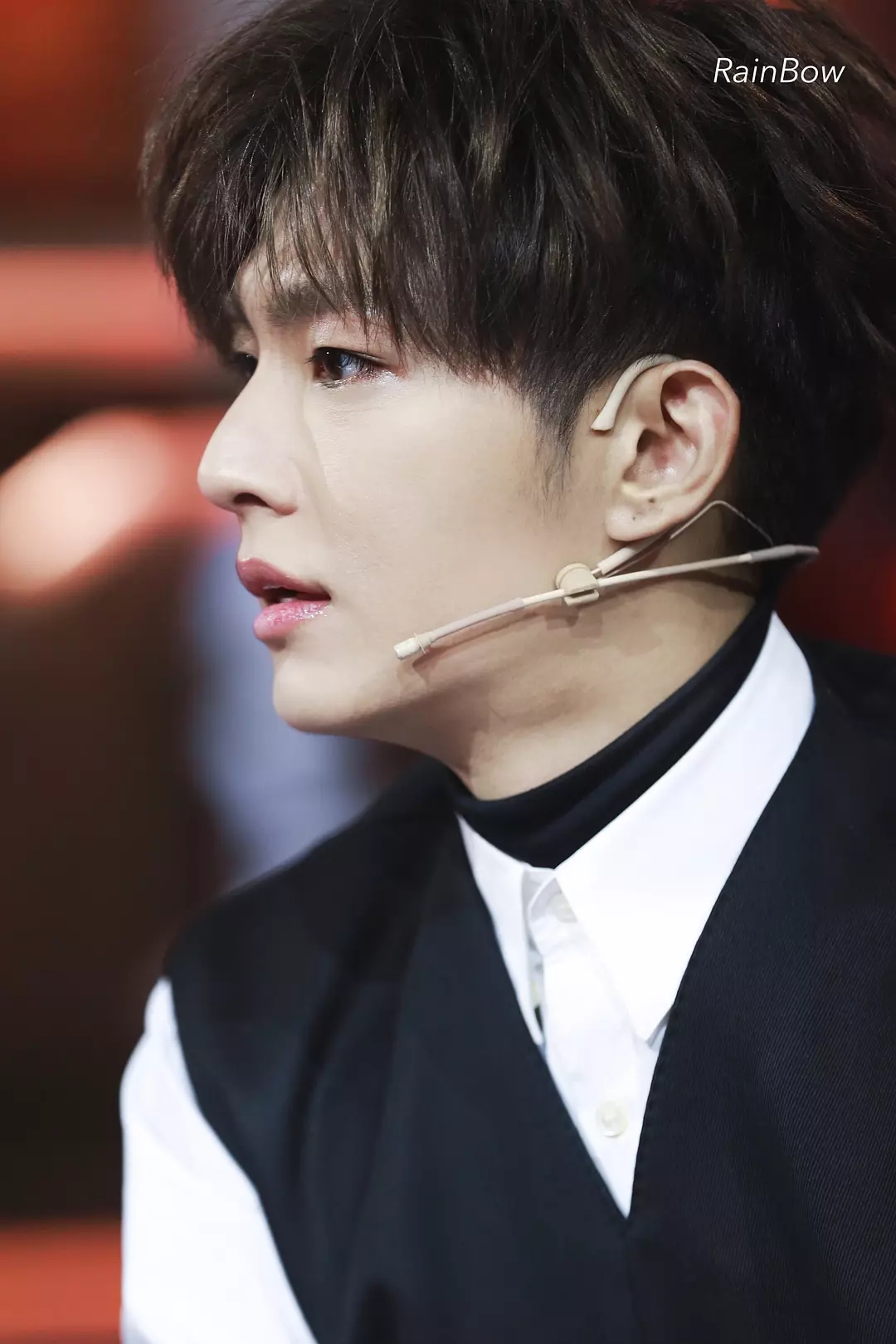 炎亚纶:天生自带眼线也很烦恼