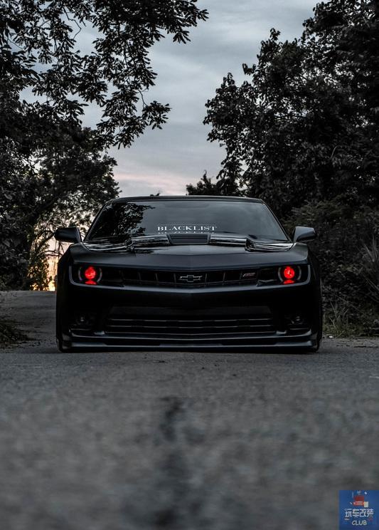 印象中最酷炫的雪佛兰科迈罗!全黑战斗风格!
