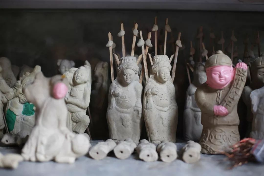 东莞故事之五十一|茶山有条街,曾经卖这些泥公仔卖到成行成市