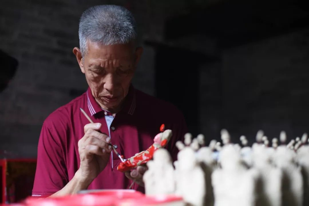 东莞故事之五十一|茶山有条街,曾经卖这些泥公仔卖到成行成市