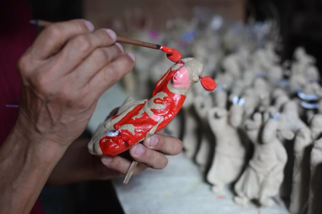 东莞故事之五十一|茶山有条街,曾经卖这些泥公仔卖到成行成市