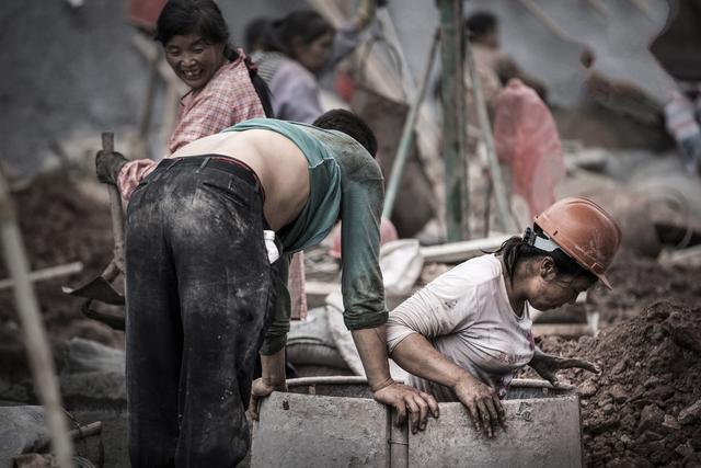 辛苦半年的农民工,离开城市却没要到工资怎么办?