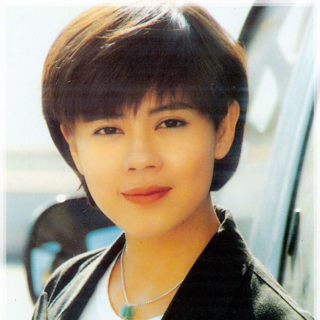 1965年出生于广东的梁艺龄原名叫梁佩玲,在还没进入演艺圈之前就被