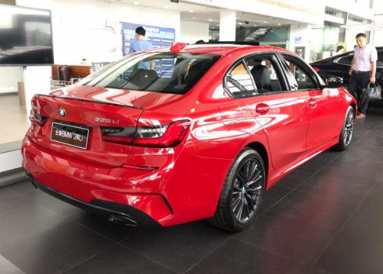 全新华晨宝马3系实车到店!红色车身很大气 配液晶仪表盘 2.0t!