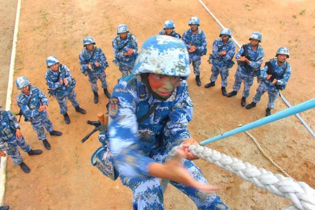 海军陆战队员的盛夏照,燃爆训练场