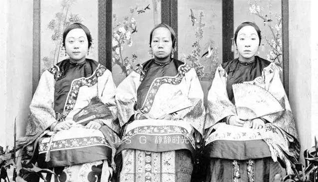 100年前清朝女子的服饰图,最后一张让人一见倾心