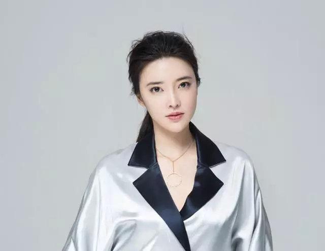 专访张璇：豁达如风，温暖如光|张璇|太子妃|白发_新浪新闻