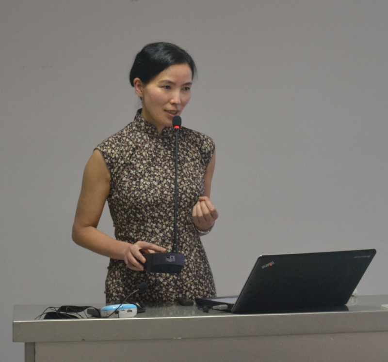 陈长虹副研究员报告下午第一场报告由长沙市文物考古