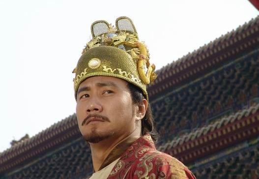 后来朱元璋太饿了,就把主人家的牛杀了分给小伙伴们吃了,小伙伴们经常