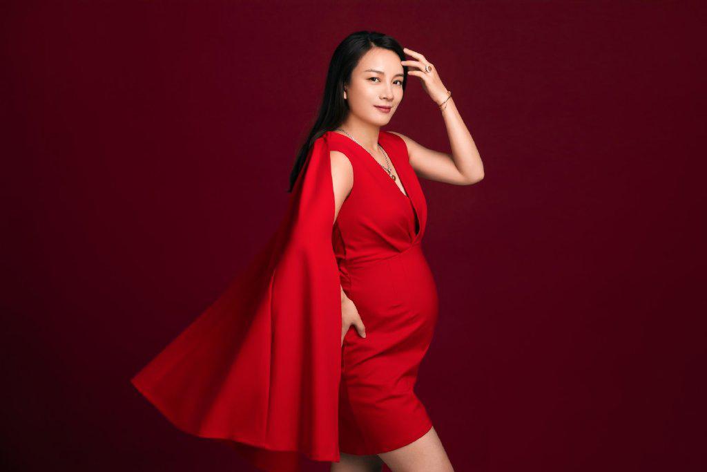 36岁世界冠军怀孕美照今官运亨通当领导50岁老公是富豪老总