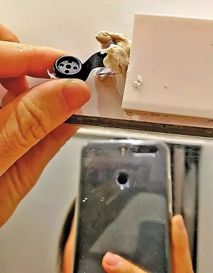 关注细思极恐优衣库试衣间现针孔摄像头警方已介入