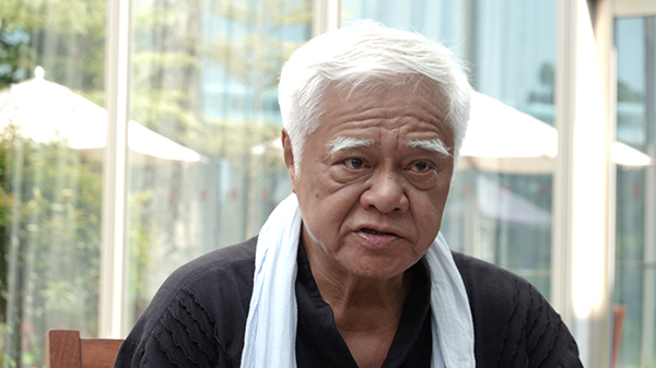 胡德夫推出了第一张专辑《匆匆》,他突然被人记起,歌曲《太平洋的风》