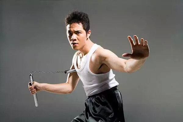 早年东北农村秋天打场的农具链劲是哪二个字？