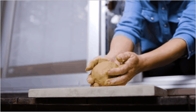 看到日本人这样玩泥巴我终于体会到了屎壳郎滚粪球的快乐