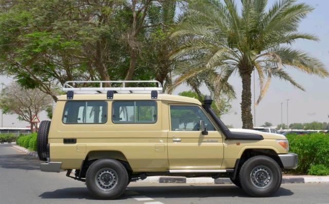 丰田lc78硬派越野车看起来非常的经典