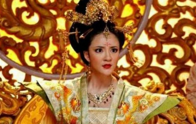 欧洲史上堪比武则天的女皇，为夺皇权，不惜对儿子下手晚年遭禁锢|查理大帝|伊琳娜|女皇_新浪新闻