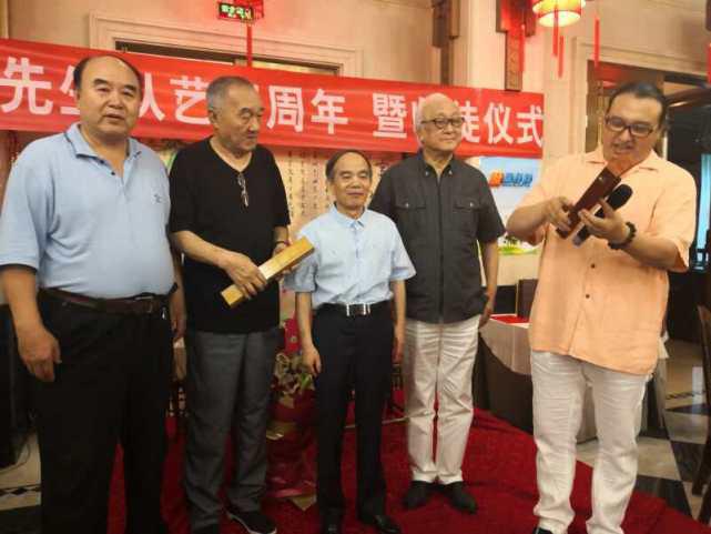 正式接受何铁,刘泓,王一凡,邵一凡,王子月等5人为入室弟子.