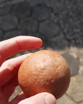 看到日本人这样玩泥巴我终于体会到了屎壳郎滚粪球的快乐