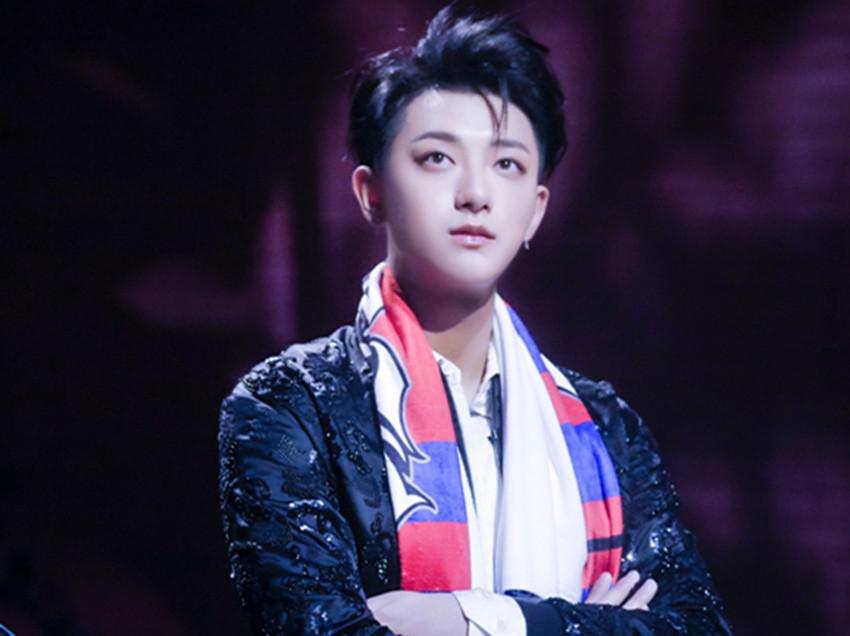 新浪看点# 黄子韬母亲像郑爽?旧照曝光撞. 来自馨蔓愚乐 - 微博