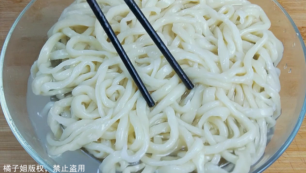 面条我从来不买,教你秘制新做法,一根面煮一锅,连吃10天也不