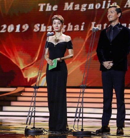 扒扒女星摔跤后的回应,舒淇柳岩幽默,马伊璃霸