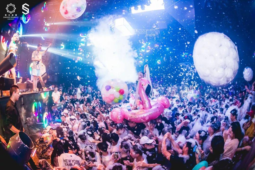 2019space clubbubble world泡沫派对要和我来一场充满水气 激情四射
