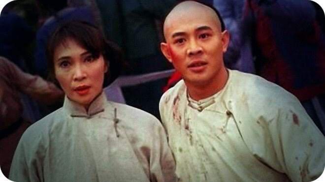 萧芳芳与李小龙同龄,李小龙也特别照顾萧芳芳,她年轻时长得很漂亮,被