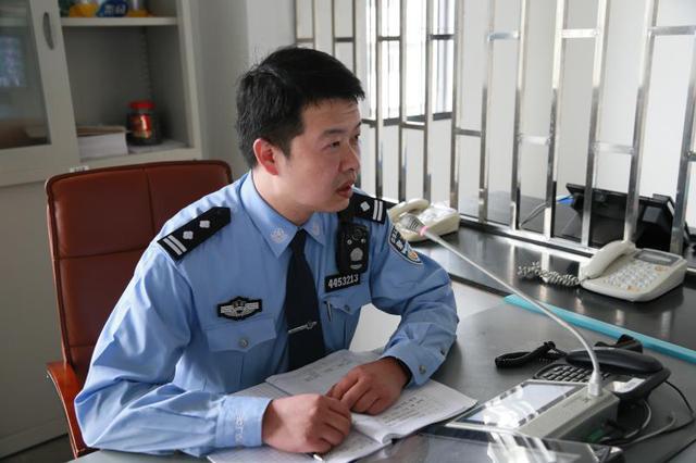 狱警盛少伟:让"哑巴"开口讲故事,让"刺头"变身工艺画师|服刑人员|监狱