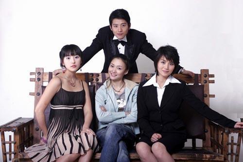 《五星大饭店》在央视热播,张峻宁也迅速走红,成为家喻户晓的男演员